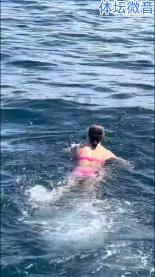 小萌妹的甜美装扮