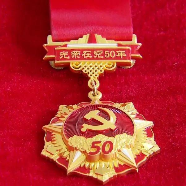 在学习方面，家长管得严比较好，还是管的松比较好？游戏画面